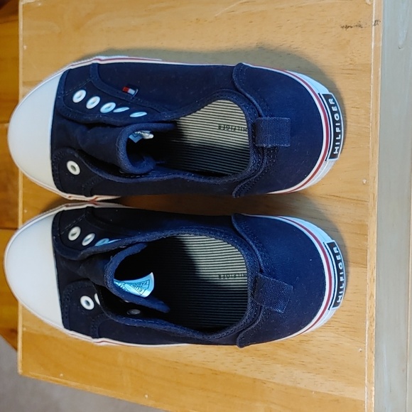 🌻BOY'S PREPPY TOMMY HILFIGER SNEAKERS - Picture 3 of 10